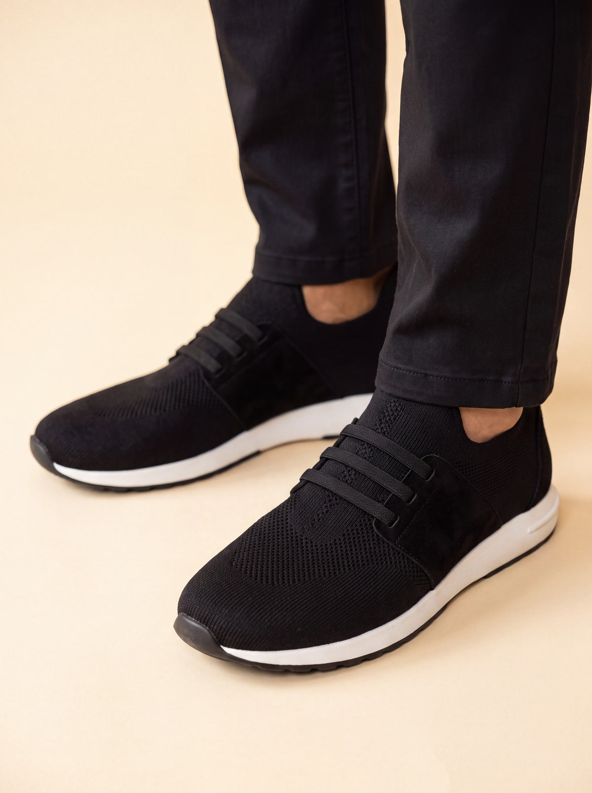 AZZUR Knit Sneaker Schwarz Detail-Fokus