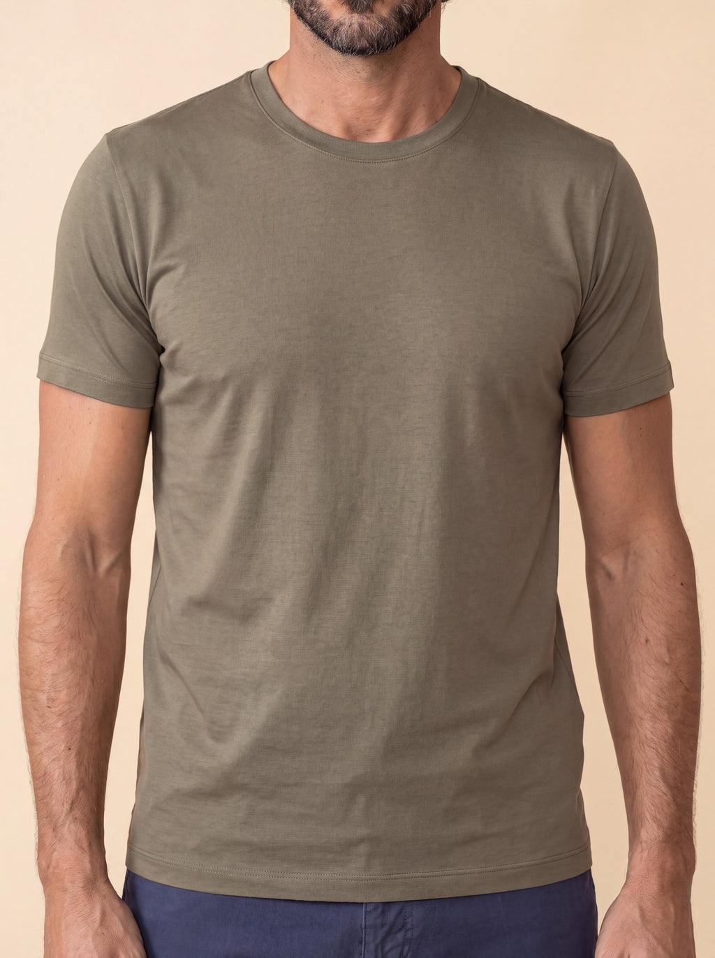 AZZUR T-Shirt aus merzerisierter Baumwolle in Olivgrün, Detailansicht