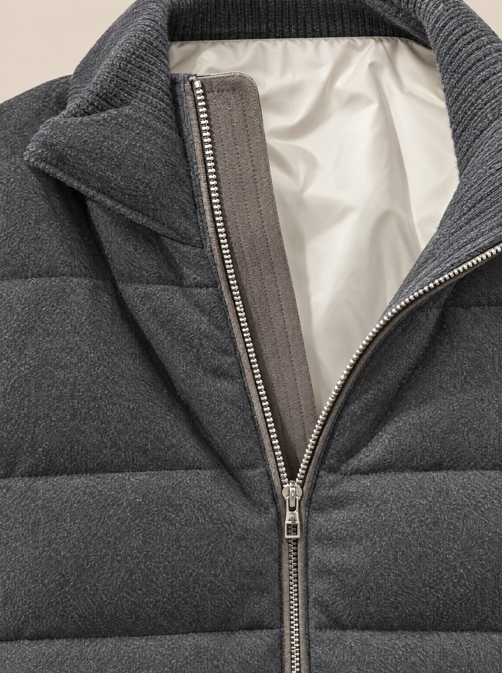 Reißverschluss mit Wildleder, Detail