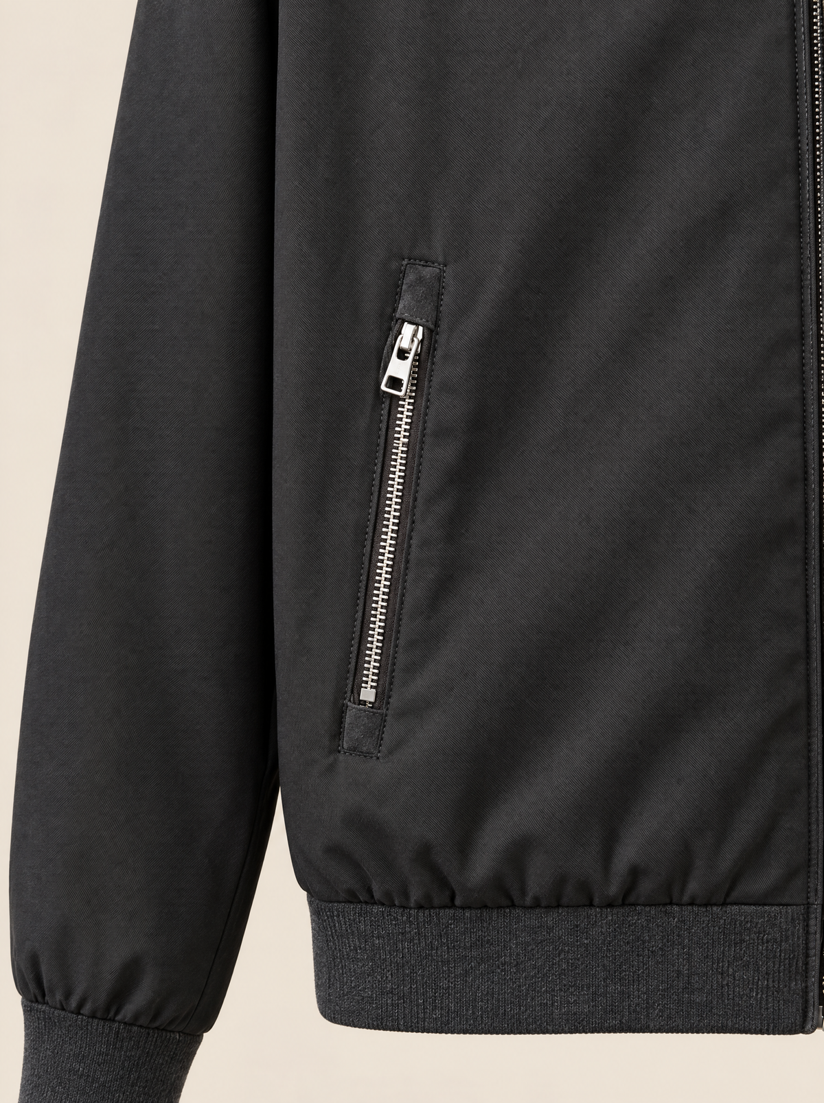 Schräge Tasche mit Reißverschluss, Detail