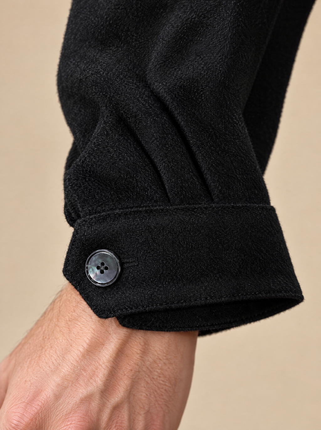 Manschette mit Perlmuttknopf, AZZUR Overshirt-Jacke Schwarz