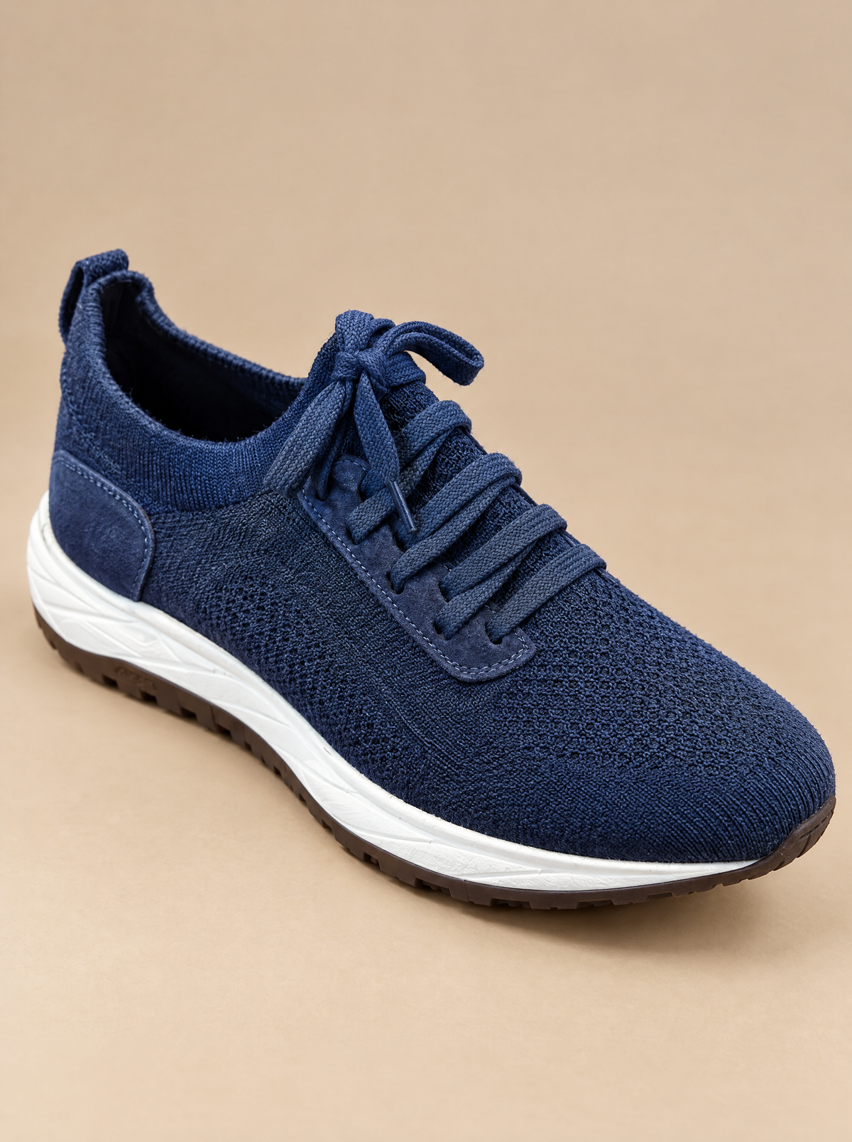 AZZUR Knit Sneaker Dunkelblau, Detail Schnürung und Strick
