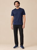 Stefan Brandt T-Shirt Eli Dunkelblau mit blauen Sneakern