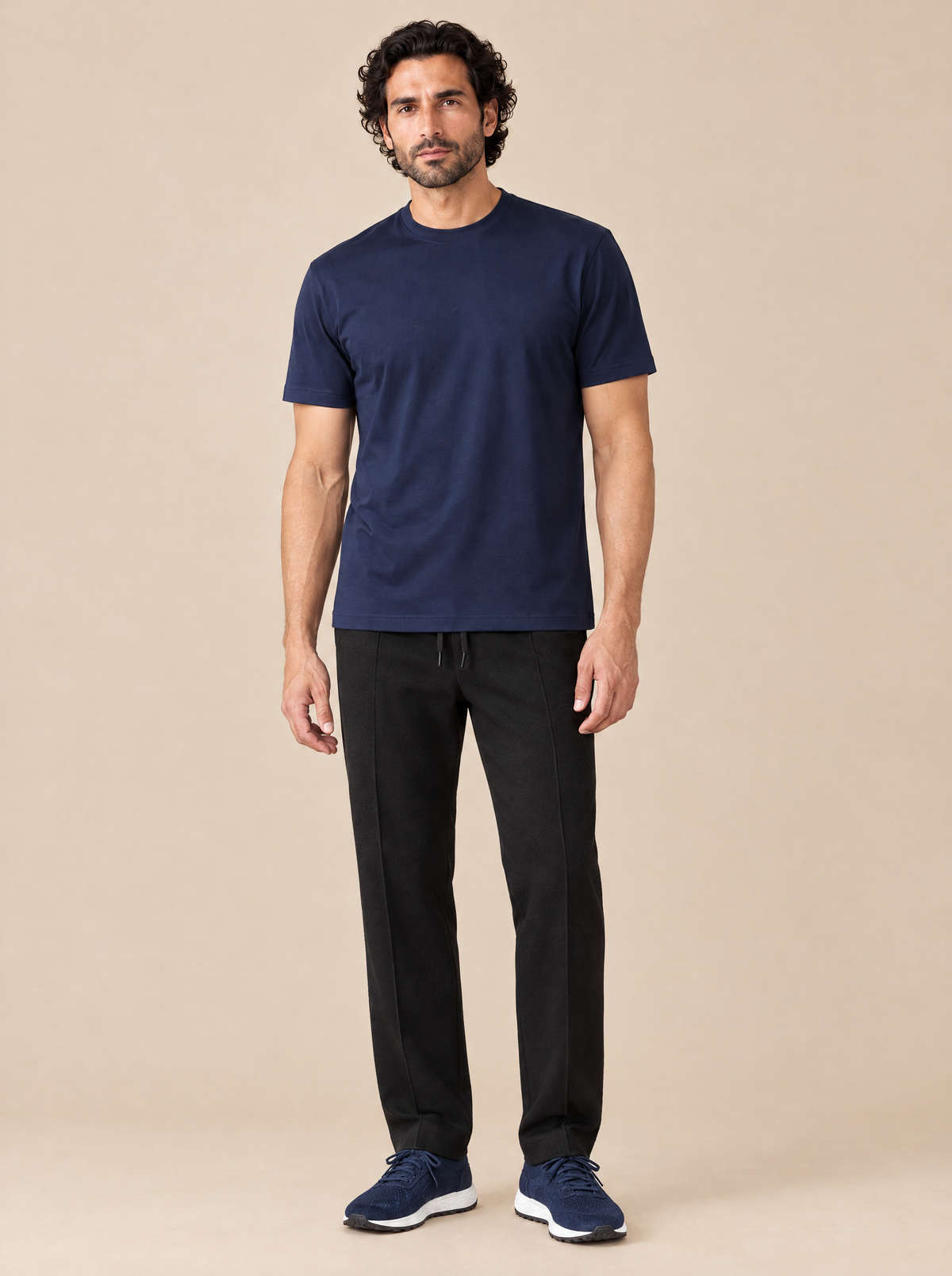 Stefan Brandt T-Shirt Eli Dunkelblau mit blauen Sneakern