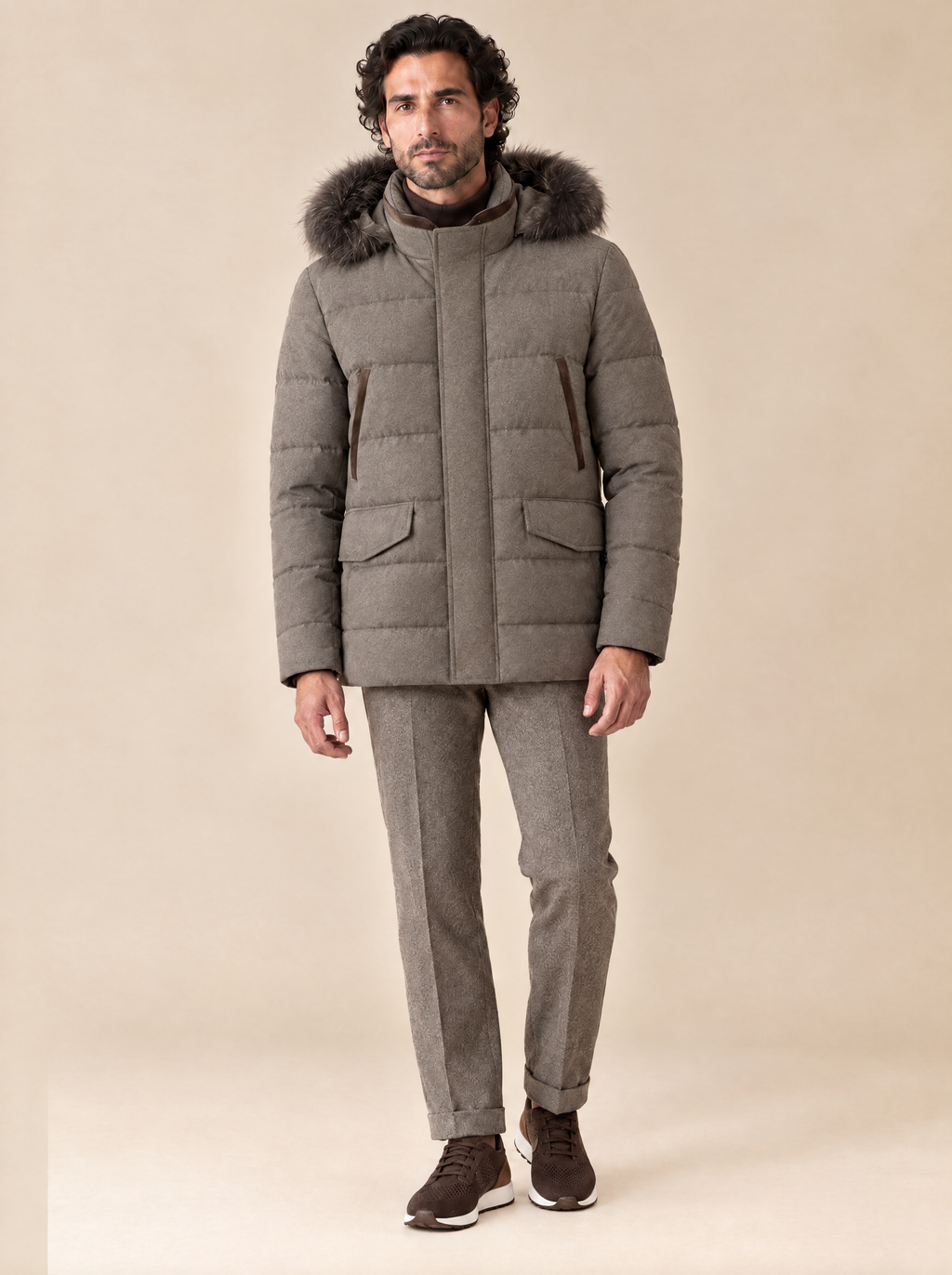 Pescarolo Kordelhose Caracciolo in Taupe, getragen mit taupefarbener Steppjacke und braunen Sneakern
