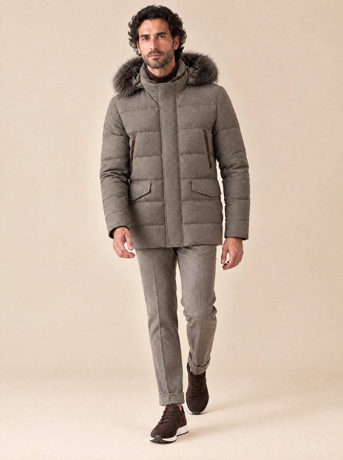 Pescarolo Kordelhose Taupe im Gehen, mit Umschlag