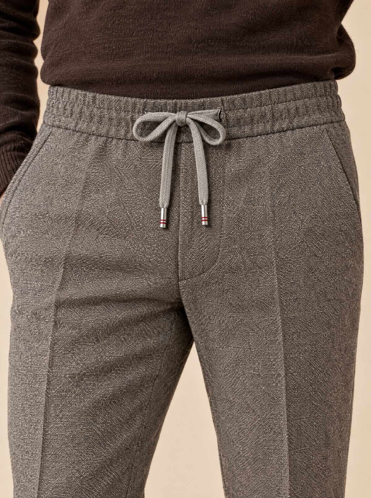 Bund der Pescarolo Kordelhose Taupe mit grauer Kordel und Metallspitzen mit roten Ringen