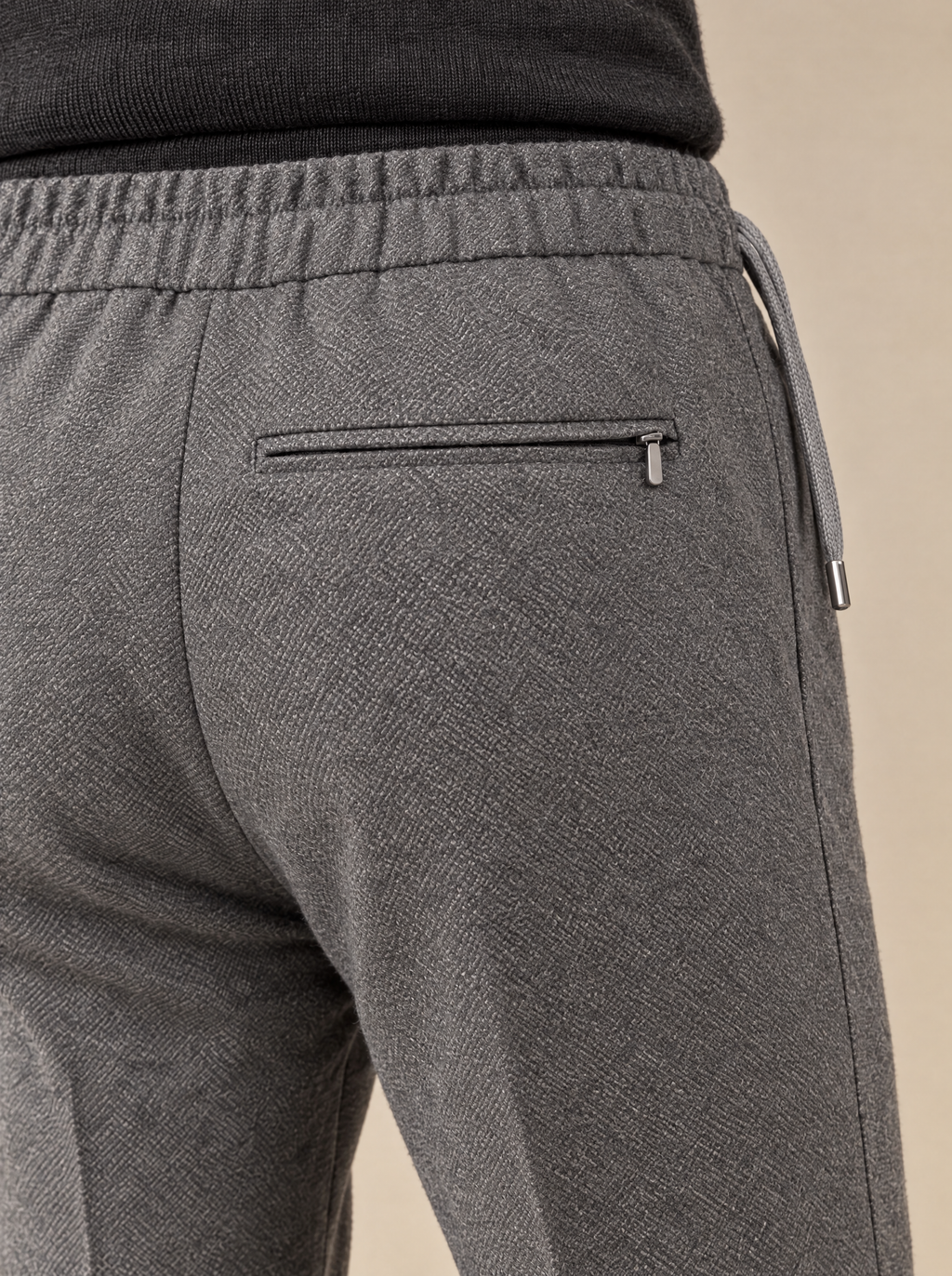 Rückseite der Pescarolo Kordelhose Grau mit Paspeltasche und Reißverschluss