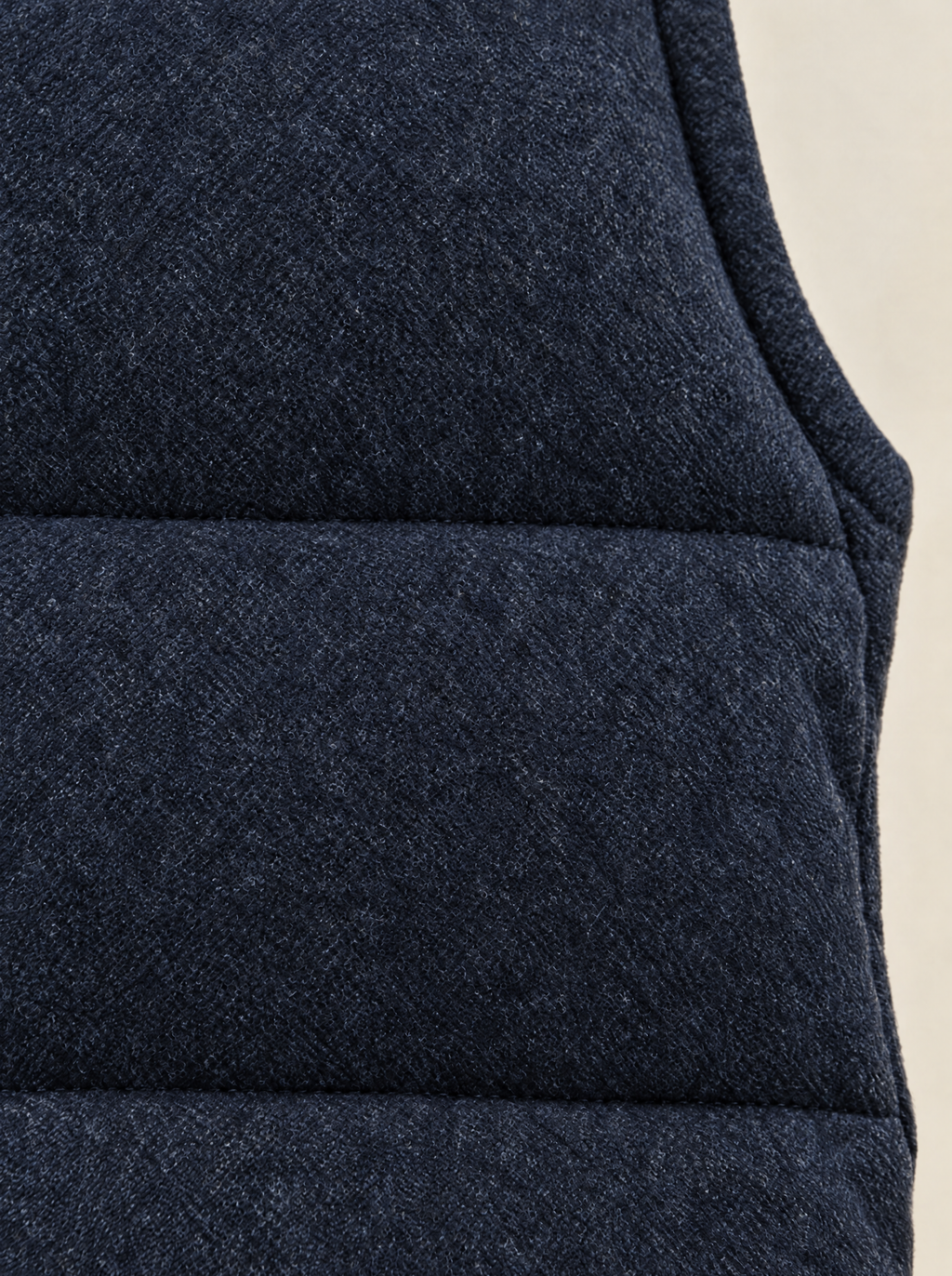 Flanell aus Wolle, Seide und Kaschmir in Dunkelblau, Detail