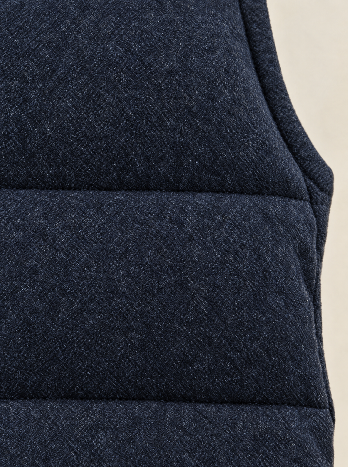 Flanell aus Wolle, Seide und Kaschmir in Dunkelblau, Detail