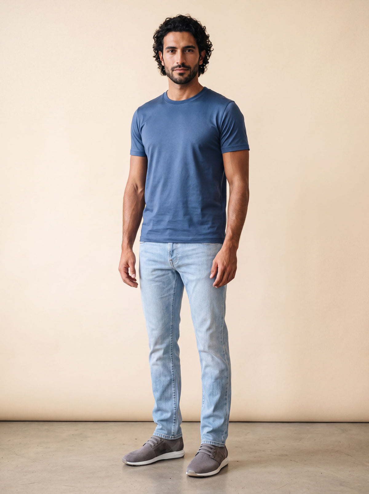 AZZUR Look: Jacob Cohen Bard Jeans Hellblau zu AZZUR T-Shirt Mittelblau