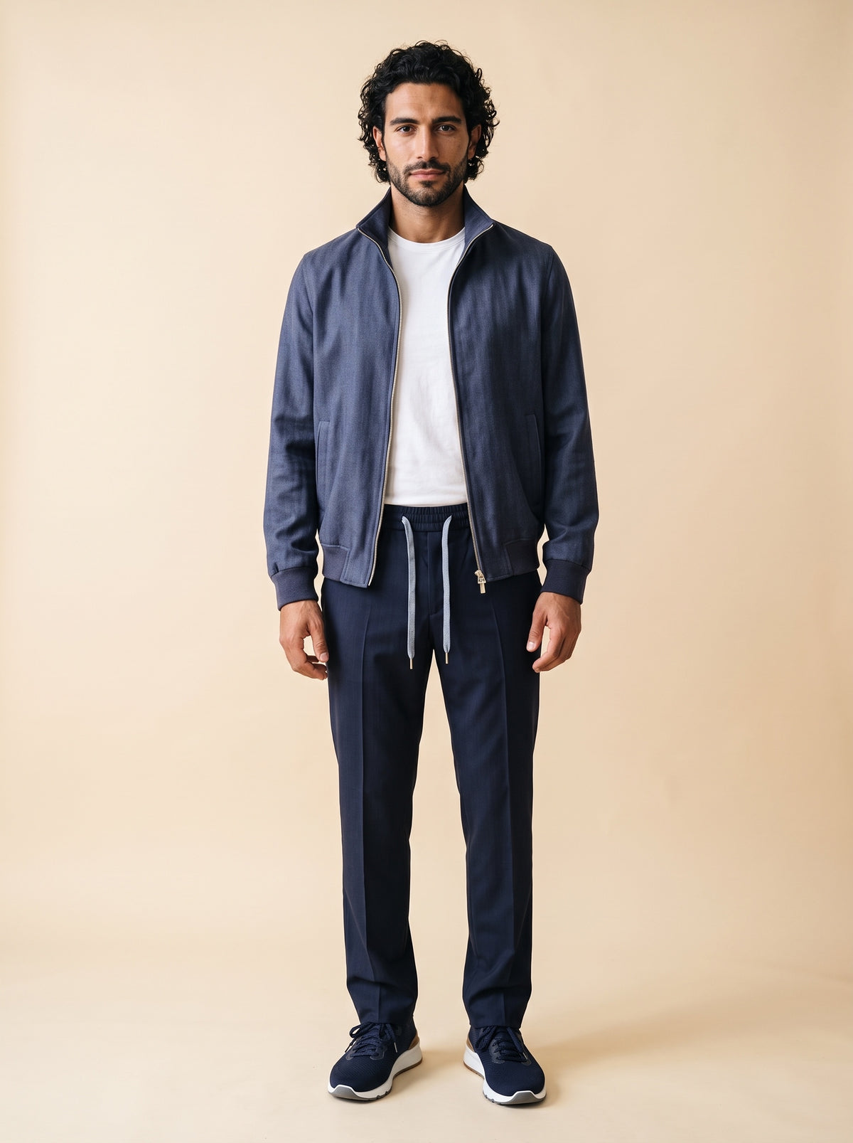 AZZUR Look: Mandelli Blouson zu Pescarolo Sommerhose Navy und AZZUR Knit Sneaker